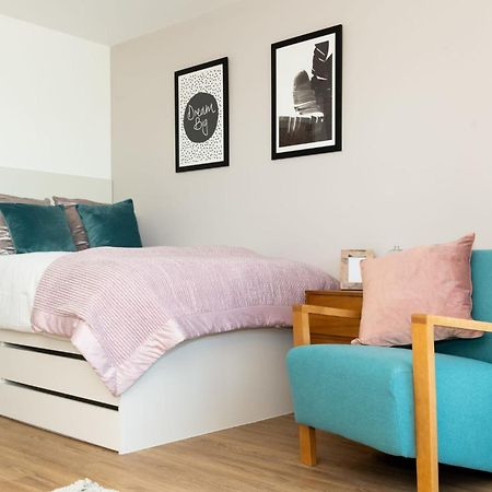 Chic Apartments And Studios At The Point In Aberdeen Bagian luar foto