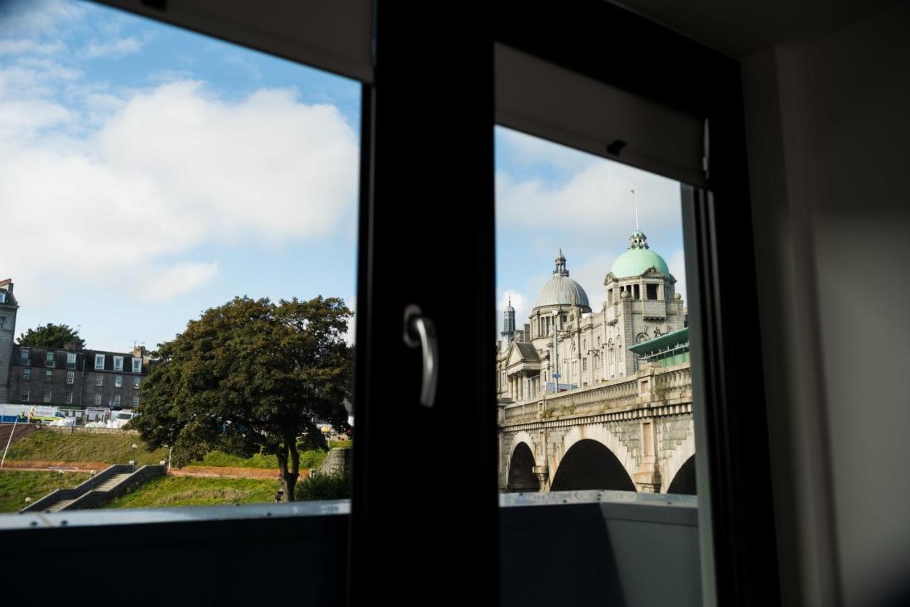 Chic Apartments And Studios At The Point In Aberdeen Bagian luar foto
