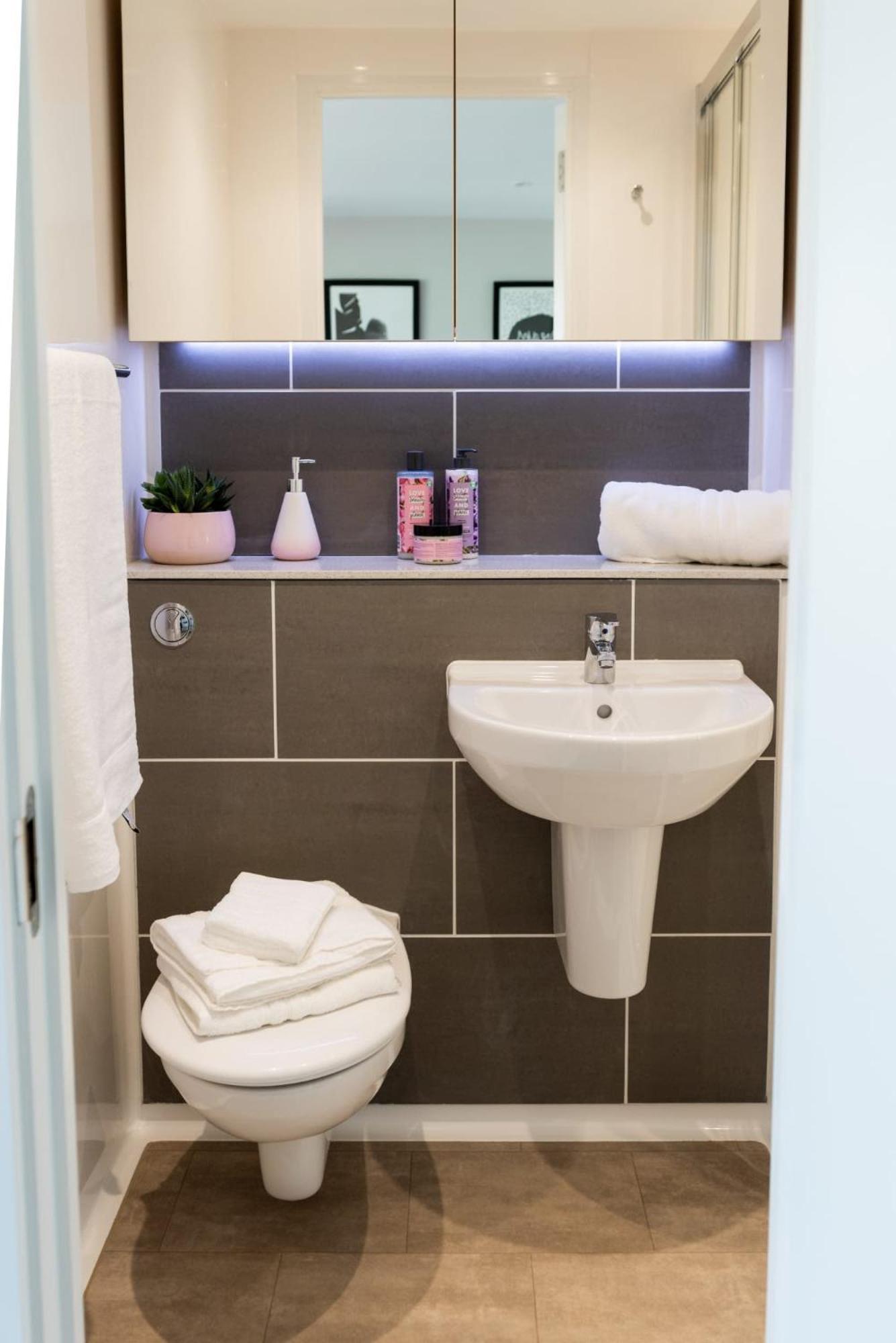 Chic Apartments And Studios At The Point In Aberdeen Bagian luar foto