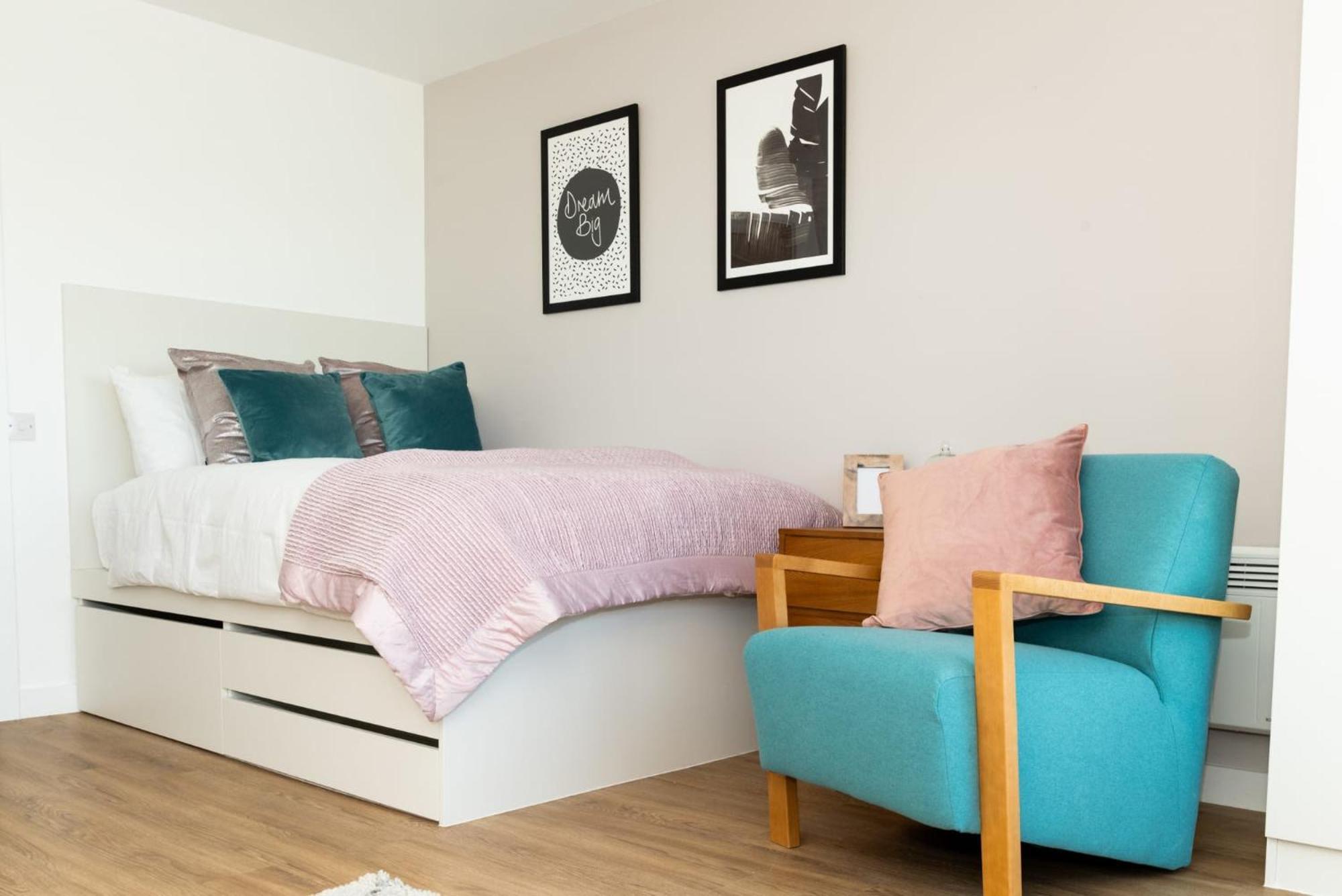Chic Apartments And Studios At The Point In Aberdeen Bagian luar foto
